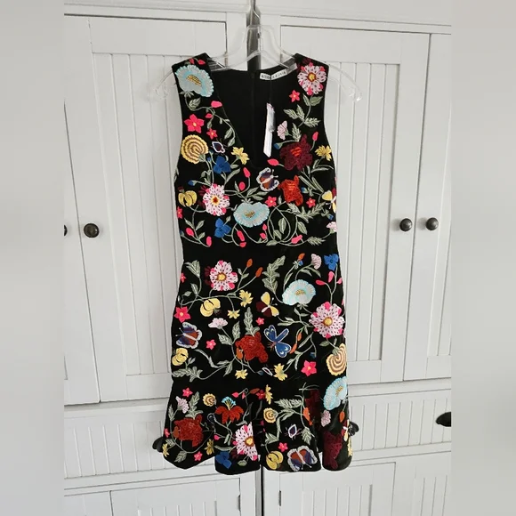 green emerald velvet dress ALICE + OLIVIA Floral embroidered midi dress